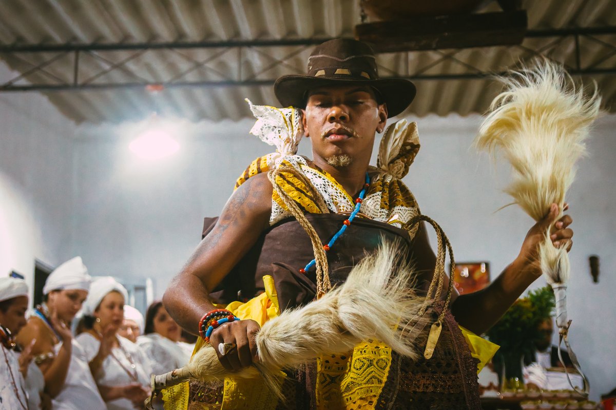 "Aguardar o tempo da presa,
Agachado no Mato atrás da hora
Pra ir embora as vezes demora
Mas a barriga vai cheia

Esperar o tempo da volta,
Pássaro não voa lá fora,
Hoje tá frio mas depois vem o verão."

Paciência, 2022
Fotografia digital

Foto e texto: <a href="/yalodefoto/">Yalodê Fotografia</a>