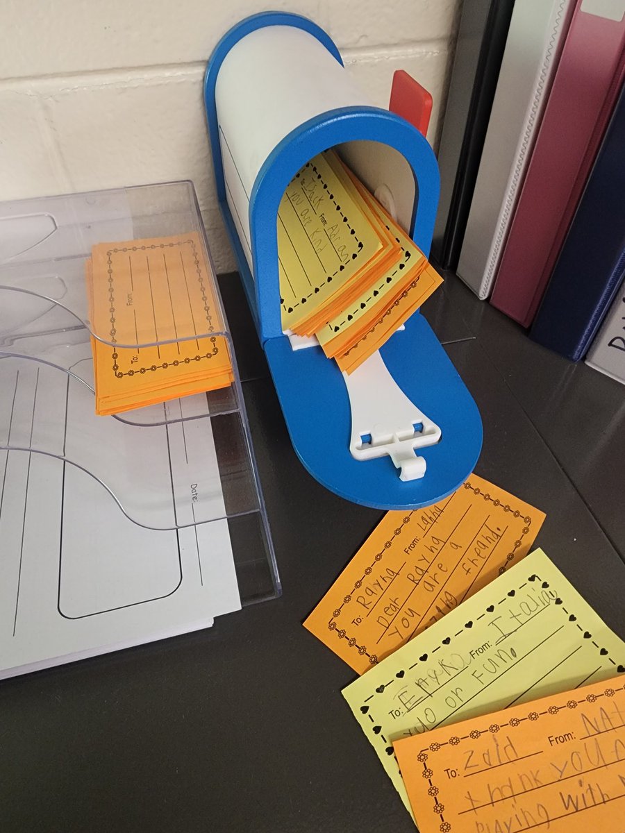 MrsHerreraD54's tweet photo. Kindness Notes that students can write to each other is always a big hit! Today, our mailbox was packed with over 30 messages for me to deliver! ๐ฅฐ #WeAre54 #D54Armstrong #SweetMessages #SpreadKindness https://t.co/IYr8om7w3L