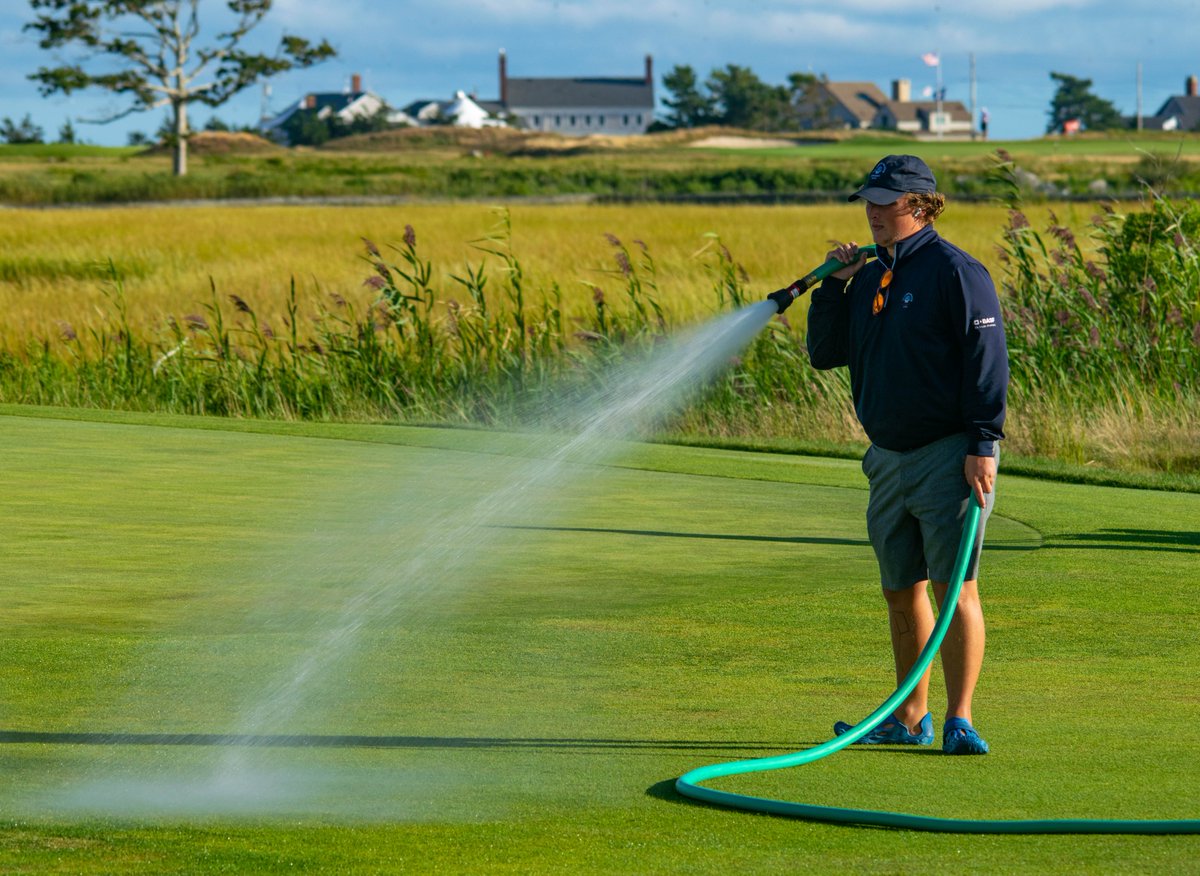 USGAGrnSection's tweet photo. Special thanks to the hardworking maintenance team at The Kittansett Club during the #USSeniorAm! https://t.co/jUOtWkM0r6