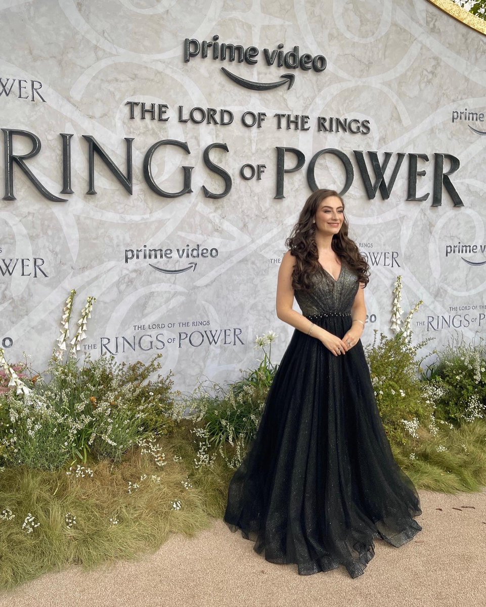 The Rings Of Power World Premiere 🖤 This is the most beautiful show I’ve ever seen - I watched the first 2 episodes alongside the cast and Jeff Bezos, very excited to watch the reason of the Season! 🍿 #TheRingsOfPower #PrimeVideoCreator @PrimeVideoUK @LOTRonPrime