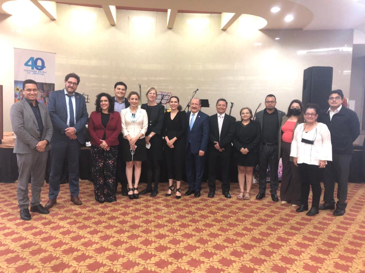 AlemaniaenHN's tweet photo. ¡Felicitamos a #FriedrichEbertStiftung en Honduras por 40 años de cooperación en pro de la educación cívica y del Estado de derecho!👏
En 🇭🇳 hay 4 fund. pol. 🇩🇪 activas: @FES_AC , @FNFreiheit , @KASonline , @BoellStiftung apoyadas por el Ministerio Fed. de Cooperación @BMZ_Bund . https://t.co/eV53C0x9YI