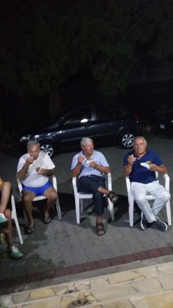 robertofrasca40's tweet photo. I tre del gelato. . https://t.co/DfIqnNOVns