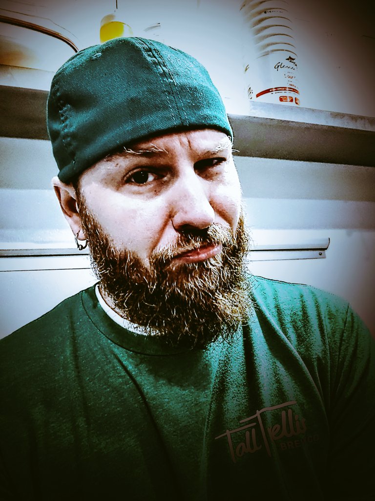Christraint's tweet photo. Disapproving Dude says the angle of your dangle does not impede the heat of your meat. Ladies, fluff your bologna flaps. #QueefFree https://t.co/rg5eIlpTel