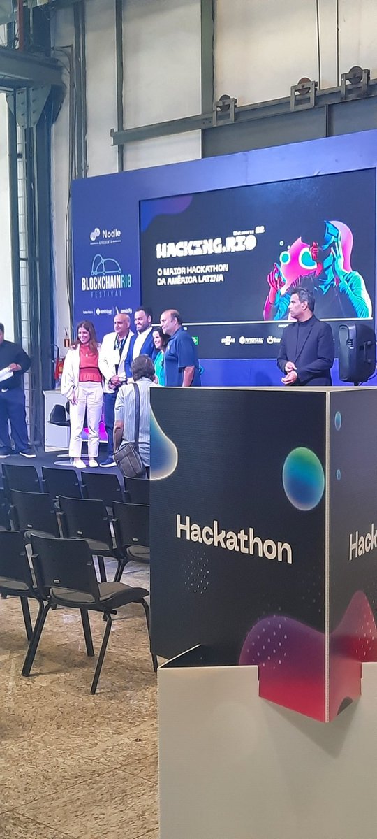 hacking_rio's tweet photo. Mais um pouco do primeiro dia do #HACKINGRIO https://t.co/oemRy5LW3T