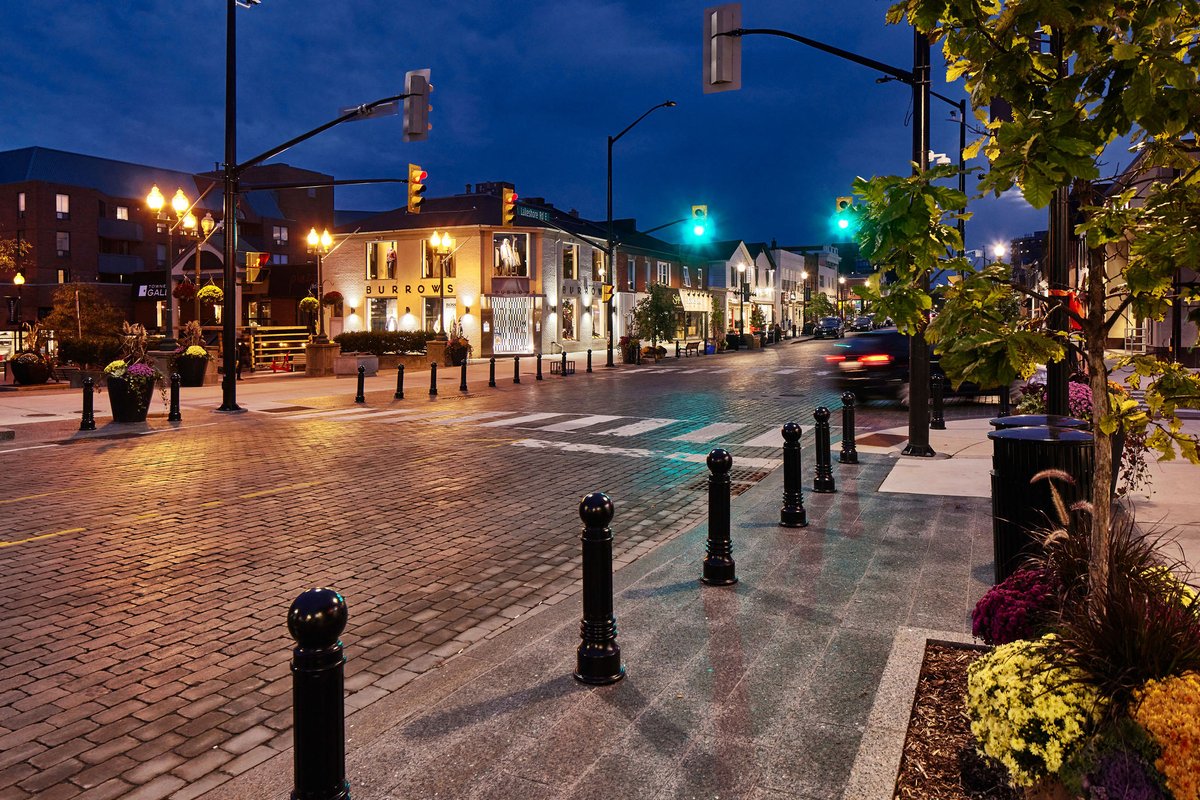 Have you been to <a href="/townofoakville/">Town of Oakville</a>'s downtown recently? The new streetscape incorporates many sustainable features while honouring Oakville's identity!