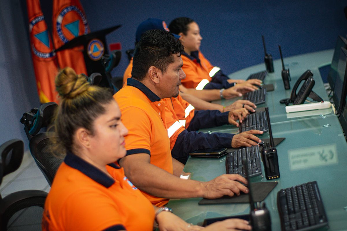 JC_Bidegain's tweet photo. 🚨Nuestro Centro de Operaciones de Emergencias de @PROCIVILSV se encuentra activo 2⃣4⃣/7⃣ para coordinar con las instituciones del Sistema Nacional y dar respuesta oportuna ante cualquier incidente ocasionado por lluvias en todo el país

✅Para reportar emergencias:
☎️2281-0888 https://t.co/AMLoFC4g40
