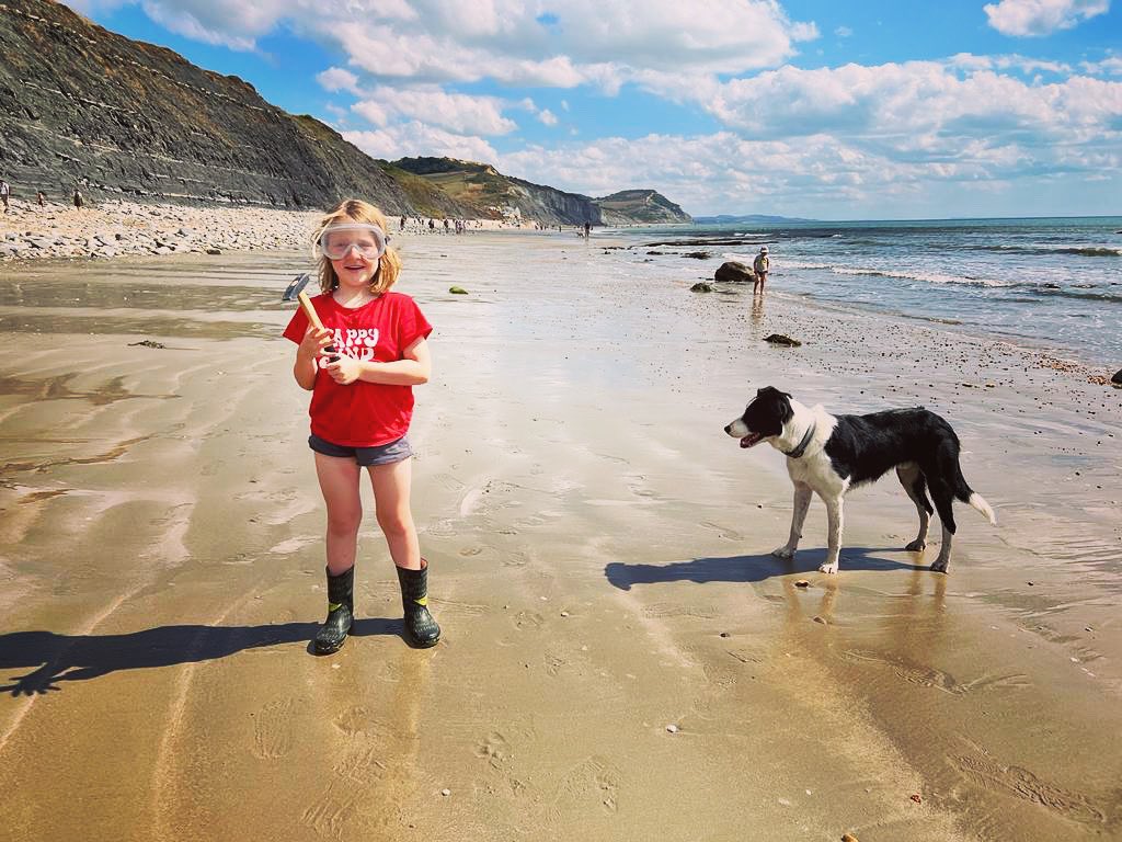 OpenshawJane's tweet image. From Lancaster to Lyme Regis so my wannabe scientist 6 year old can finally meet Mary Anning. What a beautiful statue! @MaryAnningRocks #womeninscience #watchthisone