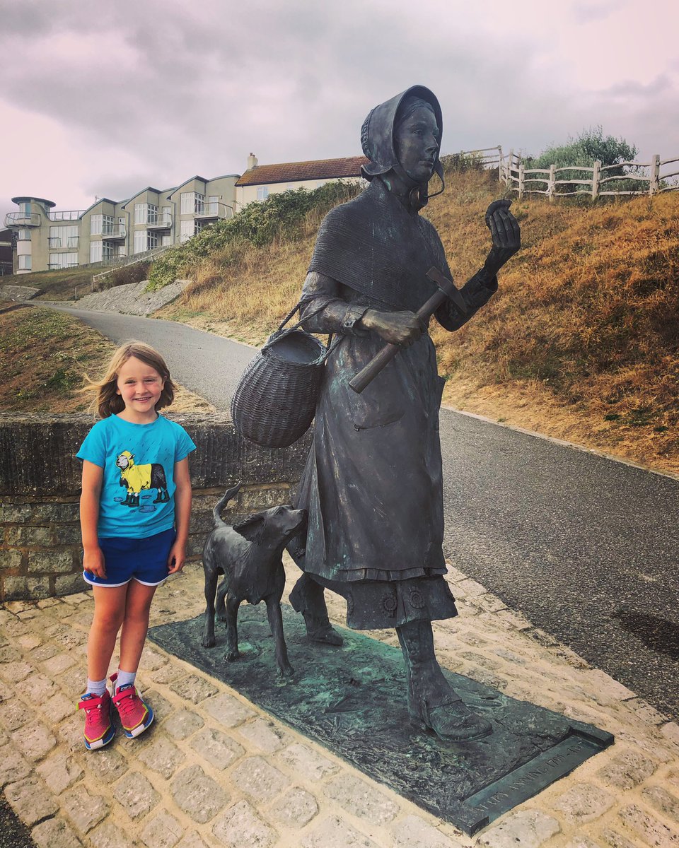 OpenshawJane's tweet image. From Lancaster to Lyme Regis so my wannabe scientist 6 year old can finally meet Mary Anning. What a beautiful statue! @MaryAnningRocks #womeninscience #watchthisone