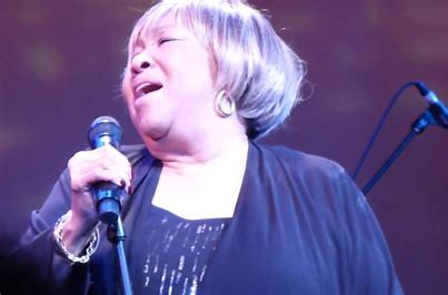 Jonatha10574808's tweet photo. #SeptSongLyricChallenge #LifeInSongs
#AllisonRussell on #MavisStaples✍️🏾She's a survivor of the civil rights movement &amp;she's still carrying the torch💜that we can survive &amp; thrive thru hard things
🎼#NoTimeForCrying
No time for tears
We've got work to do...
https://t.co/LW5rz8wiuG https://t.co/9hzADwGWFf