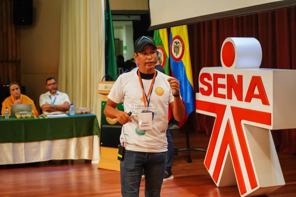 SENAComunica's tweet photo. 💡🚀En #Atlántico se realiza el concurso de ideas innovadoras #ElevatorPitch, un espacio para la creatividad e innovación que busca promover el emprendimiento de los aprendices #SENA. 

💯👏🏻¡52 participantes de 15 regionales lo dan todo por su idea de negocio! https://t.co/OJWNKh3h3W