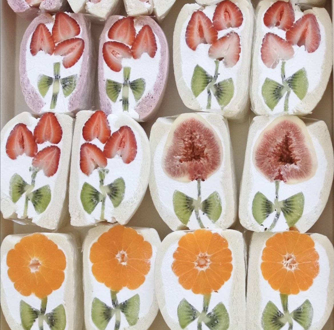 Eat Me Sandwich イートミーサンドイッチ 世界に一つだけの花サンド おはようございます 果物は 皆同じようで少し形が違います そのためサンドにより表情が少し違っているところも魅力なのかなぁと 思います うれしいことに 小さい子から