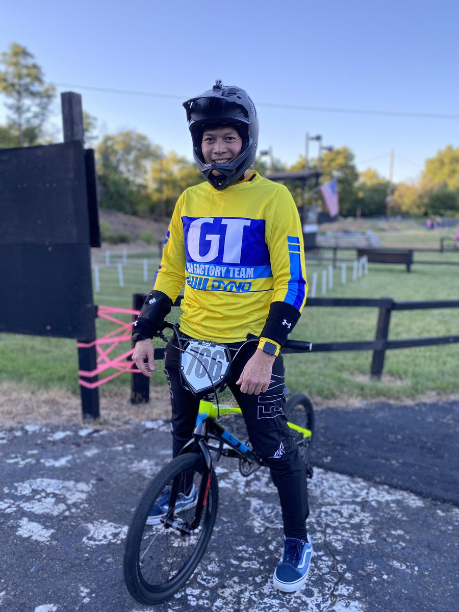 chriswong13's tweet photo. Fun fact: Never even rode this thing around the neighborhood yet. First time out on the new bike is at the track.
#gtbmx #gtbikes #gtspeedseries #gtheritage #goodtimes #50yearsofgoodtimes #bmx #bmxracing #bmxover40 #newbikeday #yolo @gtbicycles @trilogyparkbmx @jrbicycles https://t.co/6hiNqdf8l0