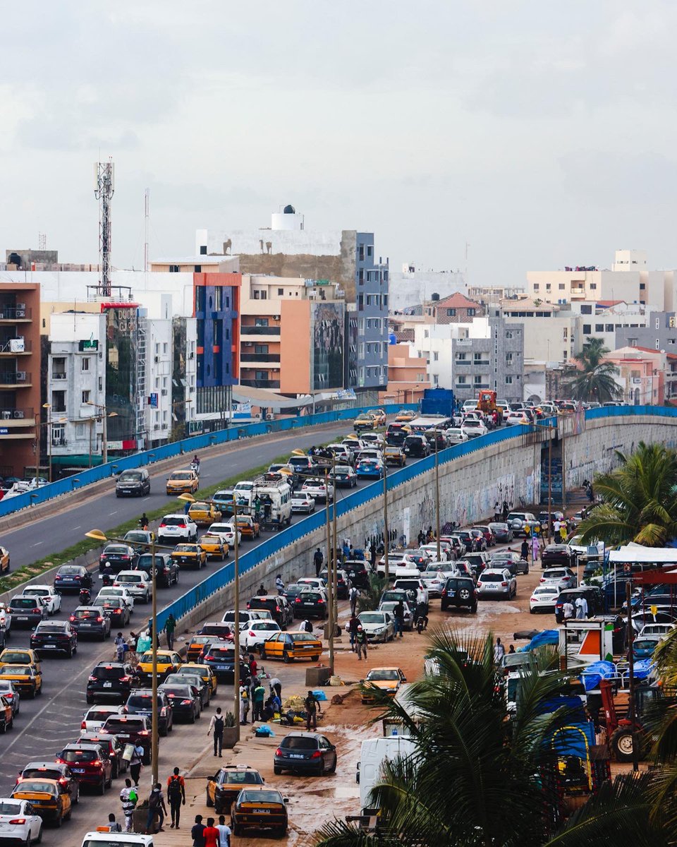 SeydinaOusBoye's tweet photo. Peut-être que c’est ça le développement… 
Nuit et jour embouteillages. 

#Traffic #trafficjam #trafficking #city #africancities #urban #dakar #senegal https://t.co/eLhF3A7VWp