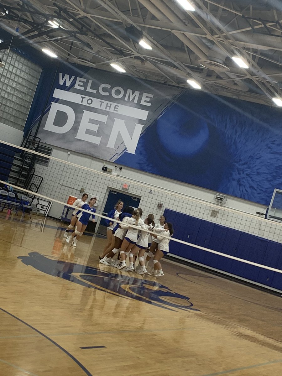 AlishaZarbo25's tweet photo. Great wins by @DHSHappenings JV and Varsity Lady Wolves Volleyball tonight! https://t.co/xZDjquVT3w