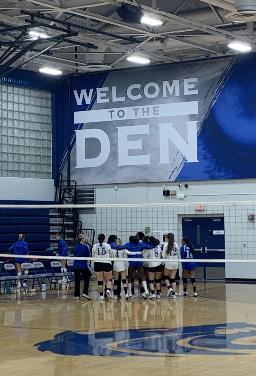 AlishaZarbo25's tweet photo. Great wins by @DHSHappenings JV and Varsity Lady Wolves Volleyball tonight! https://t.co/xZDjquVT3w
