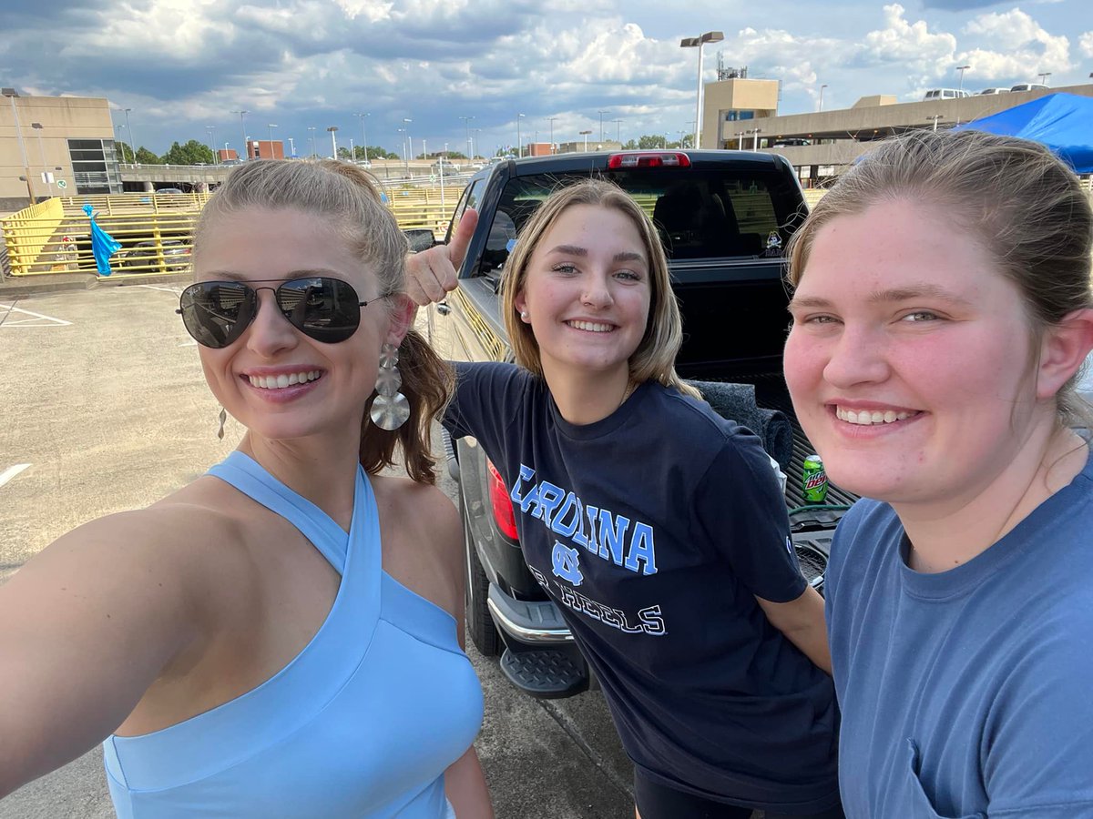 "Noa (Spain) may not be Carolina born but she has been adopted into the Carolina family. Enjoying her first college football game and tailgate. A little bit of rain isn’t going to stop our fun. #GoTarheels!!!" - Host Mom Heather
#CIEEHSUSA #WeAreCIEE #WhyIHost #ExchangeMatters