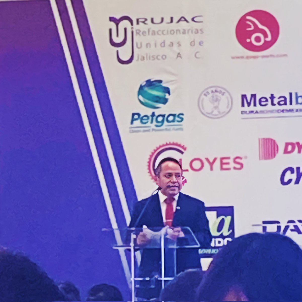 PabloAguirreO's tweet photo. Hoy, casa llena durante el desayuno/ponencia/networking VIP @EXPORUJAC 2022 organizado por la #ANDEA (Asoc. Nal. de Emprendedores Automotrices A. C.) y patrocinado por diversas marcas del sector automotriz.
#Rujac #RefaccionariasUnidasDeJaliscoAC #哈利斯科州汽车配件行业联盟 🇲🇽 https://t.co/Q2GQcYMlVk