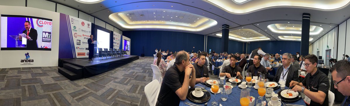 PabloAguirreO's tweet photo. Hoy, casa llena durante el desayuno/ponencia/networking VIP @EXPORUJAC 2022 organizado por la #ANDEA (Asoc. Nal. de Emprendedores Automotrices A. C.) y patrocinado por diversas marcas del sector automotriz.
#Rujac #RefaccionariasUnidasDeJaliscoAC #哈利斯科州汽车配件行业联盟 🇲🇽 https://t.co/Q2GQcYMlVk