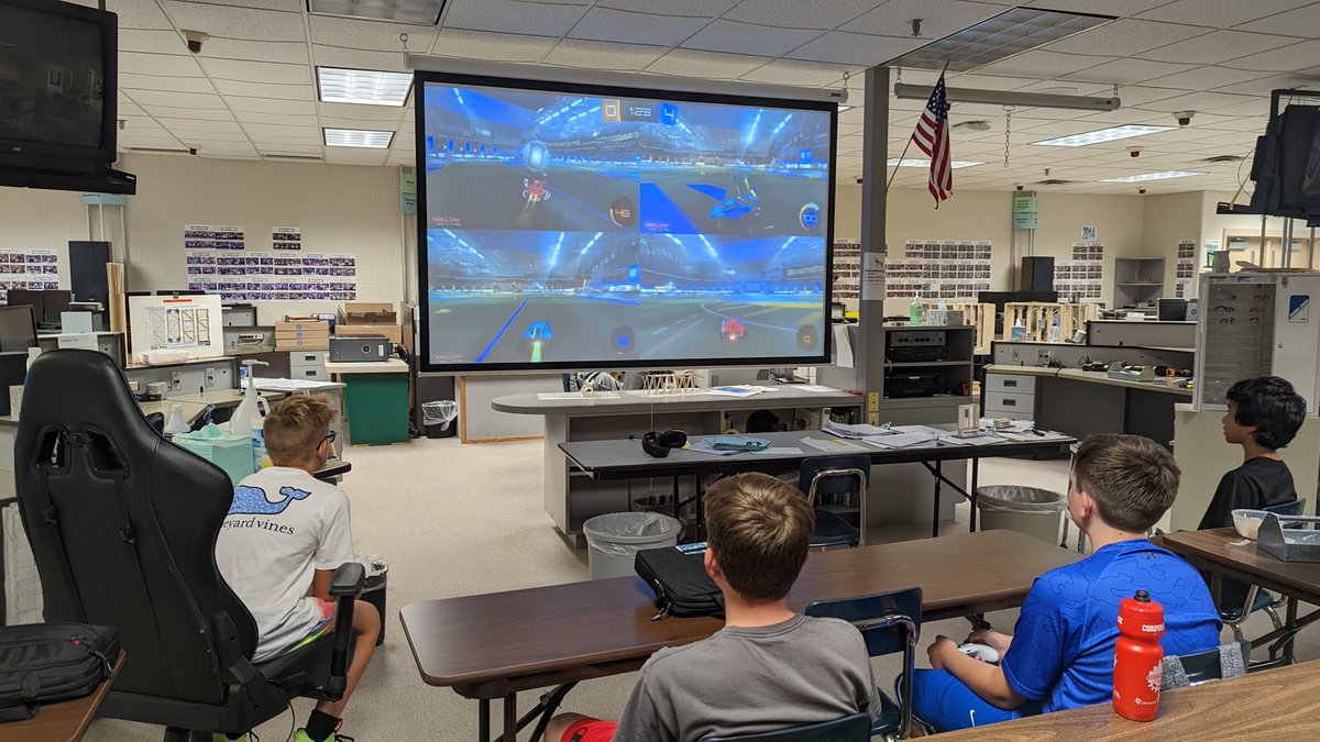 ChristiansenSTS's tweet photo. The RMS Rocket League eSports season has officially kicked off! They are excited to compete this year! @BethLFink @JSchwartzMPS @MWHSactivities @mps_russell https://t.co/ZtNsNEIh1P