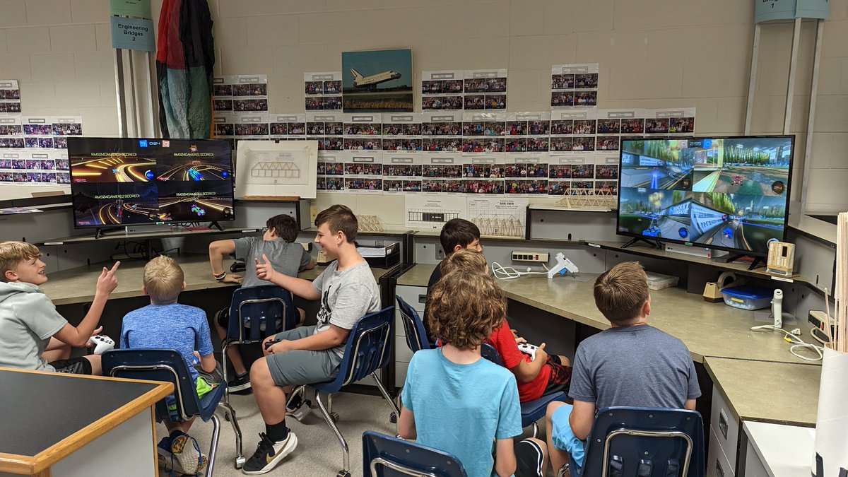 ChristiansenSTS's tweet photo. The RMS Rocket League eSports season has officially kicked off! They are excited to compete this year! @BethLFink @JSchwartzMPS @MWHSactivities @mps_russell https://t.co/ZtNsNEIh1P