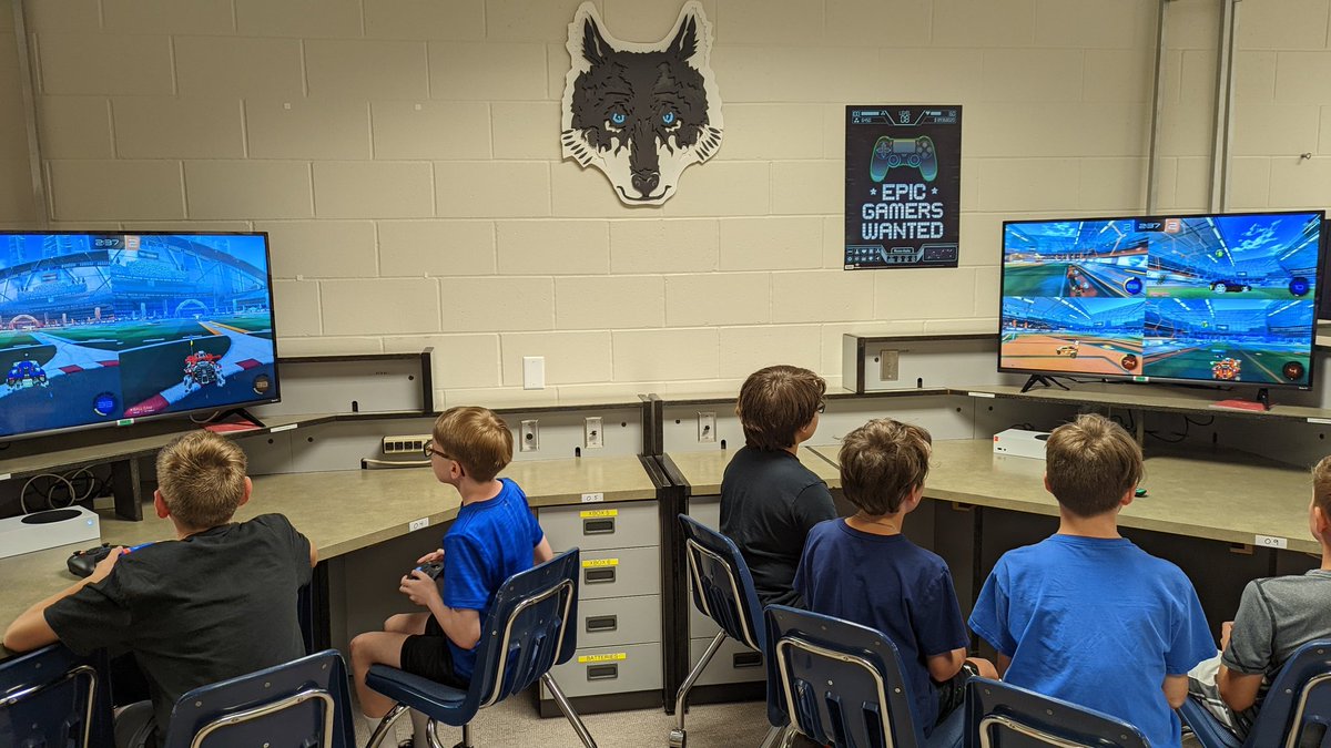 ChristiansenSTS's tweet photo. The RMS Rocket League eSports season has officially kicked off! They are excited to compete this year! @BethLFink @JSchwartzMPS @MWHSactivities @mps_russell https://t.co/ZtNsNEIh1P