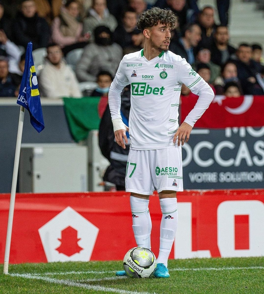 🚨 C'est fait, Aouchiche a signé à Lorient ! #ASSE

Via <a href="/ArnaudHuchet/">Arnaud Huchet</a> / <a href="/sports_ouest/">Ouest-France Sports</a>