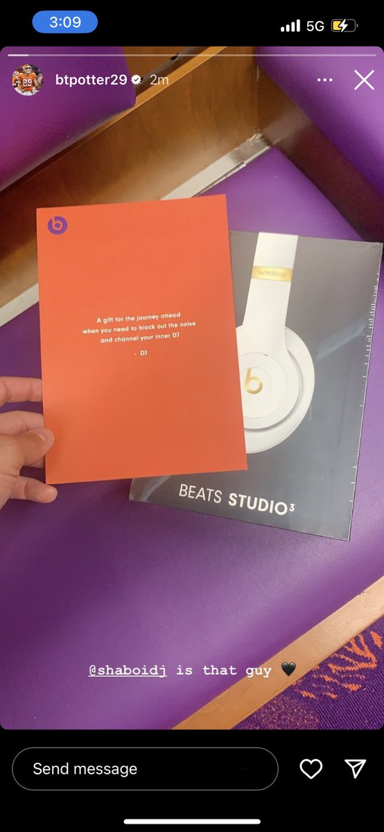 darienrencher's tweet photo. apparently @DJUiagalelei got all the fellas @beatsbydre 🫡

Real one! https://t.co/g3KP7zmSml
