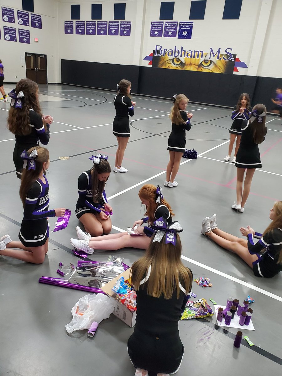 Coach_V_Emmons's tweet photo. Photo shoot and Treats to throw out at our first game! 
#CheerCoachEm
#BMSCheerKats
#GameOn #Bobkats2K3
#WillisISDBrabham https://t.co/BmnBirpfIA