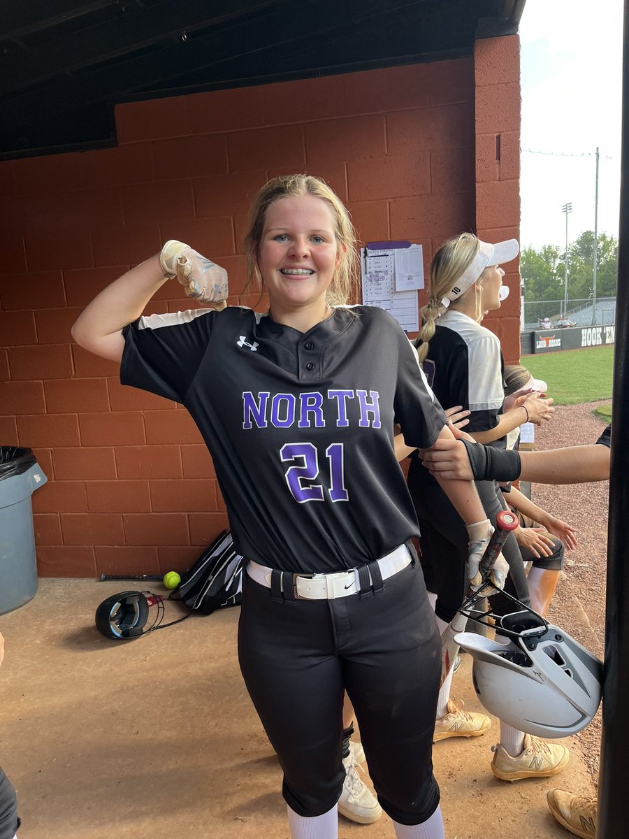 NoFoSoftball's tweet photo. It’s a 2-out 💣 for @bearden_trinity scoring MG to push the Lady Raider lead to 5-1. That’s Trinity’s first career HR for the Lady Raider varsity squad. https://t.co/z72ZAFoJNs