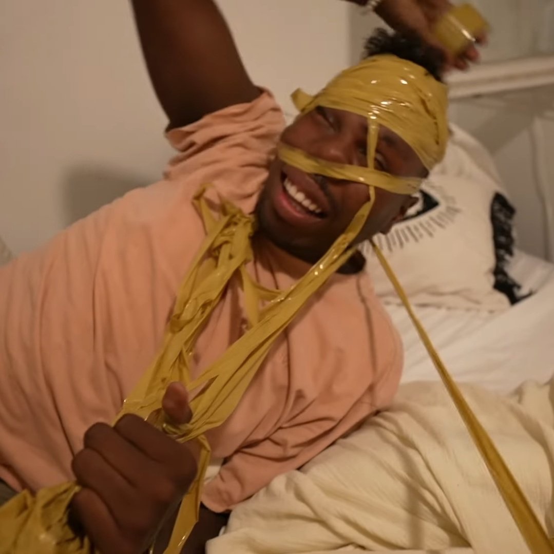 lenasituations's tweet photo. la saison 6 des vlogs d’août est officiellement terminée. 🏩✨ à l’année prochaine. https://t.co/fM96ikYk9n