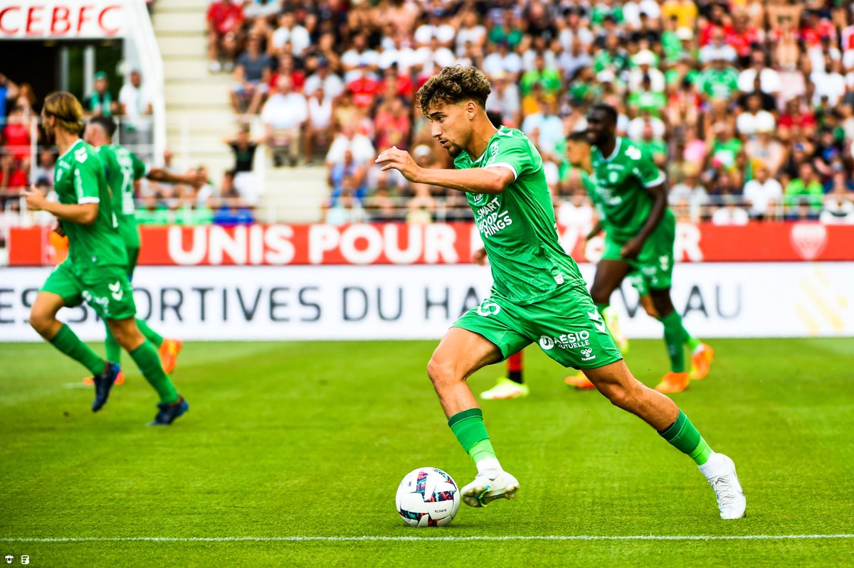 🚨 Adil Aouchiche va librement rejoindre le FC Lorient !

Le joueur a été libéré de son contrat par l’ASSE.

(<a href="/Santi_J_FM/">Santi Aouna</a>)