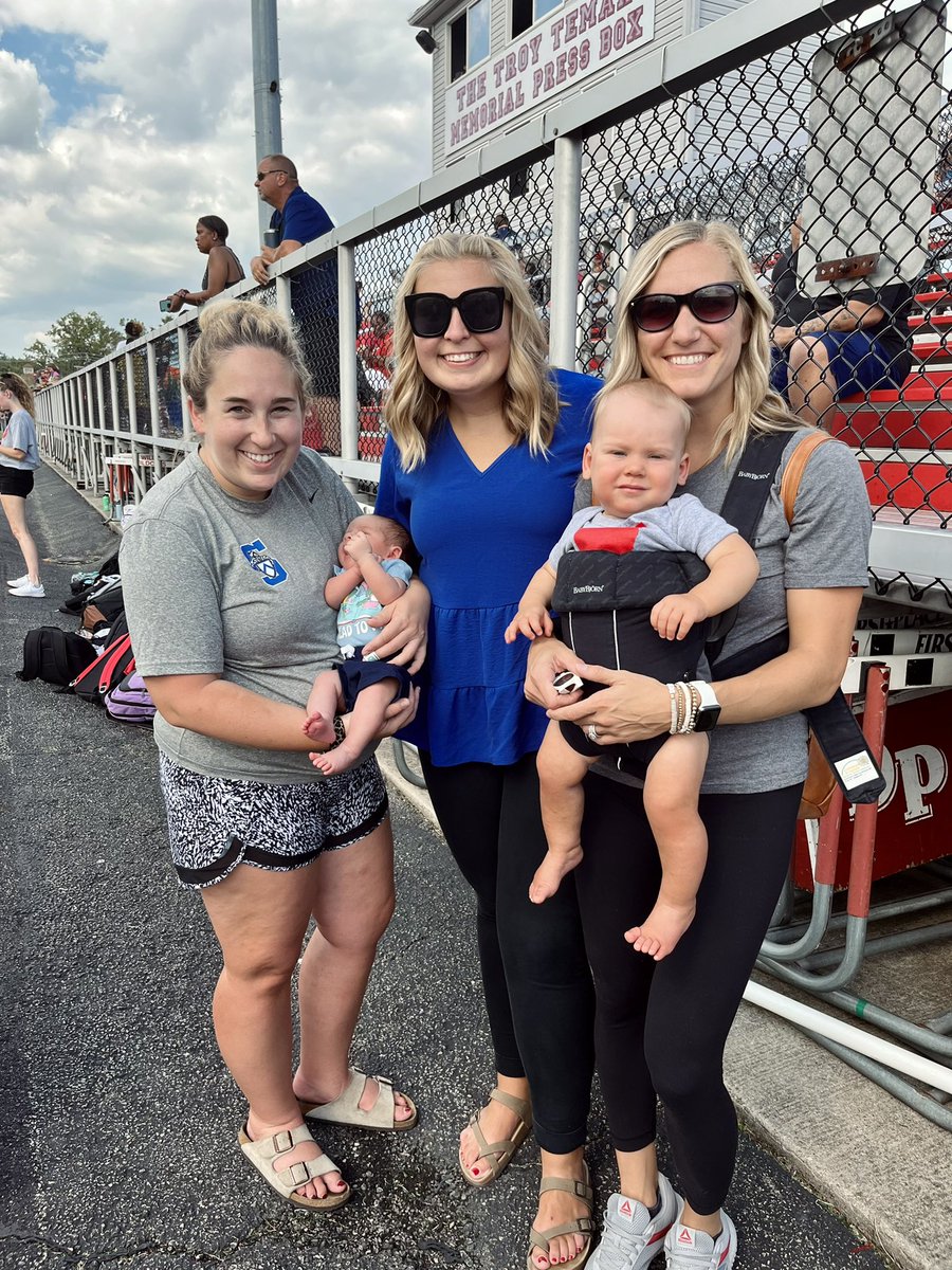 Teaching our boys to be fans of the Wildcats🐾❤️ 🏈

#DPwildcats 

<a href="/miss_troxell/">Miss Troxell</a> <a href="/MrsRamicone/">Mrs. Ramicone</a>
