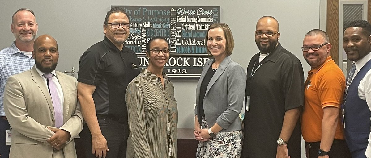 MrSmithTxEdu's tweet photo. Today felt like a family reunion! So blessed to work, learn, and serve with the best HS principals around. #ItStartsWithUs @RoundRockISD https://t.co/I5gEPNEayW