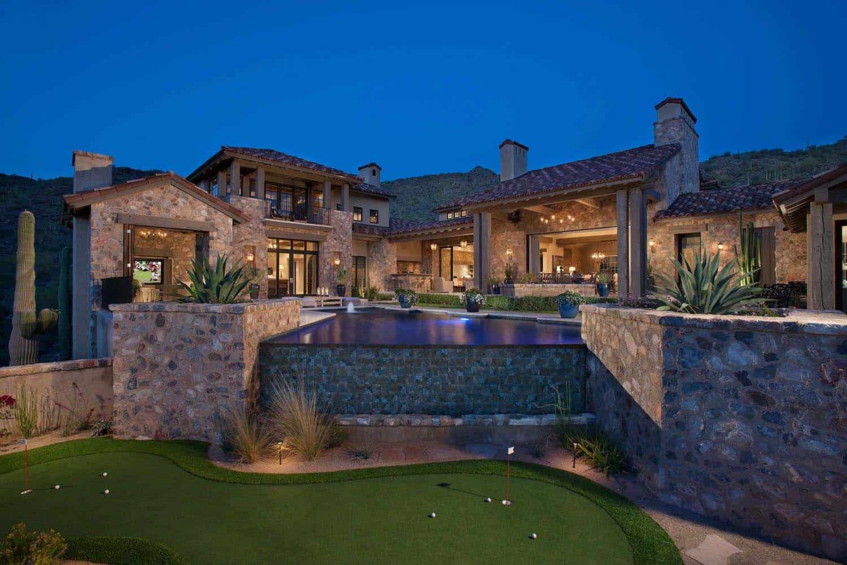 OneKindesign's tweet photo. Mediterranean style home offers an incredible oasis in the Arizona desert https://t.co/8qgGCjAUvo https://t.co/ZaIOOEYO7l