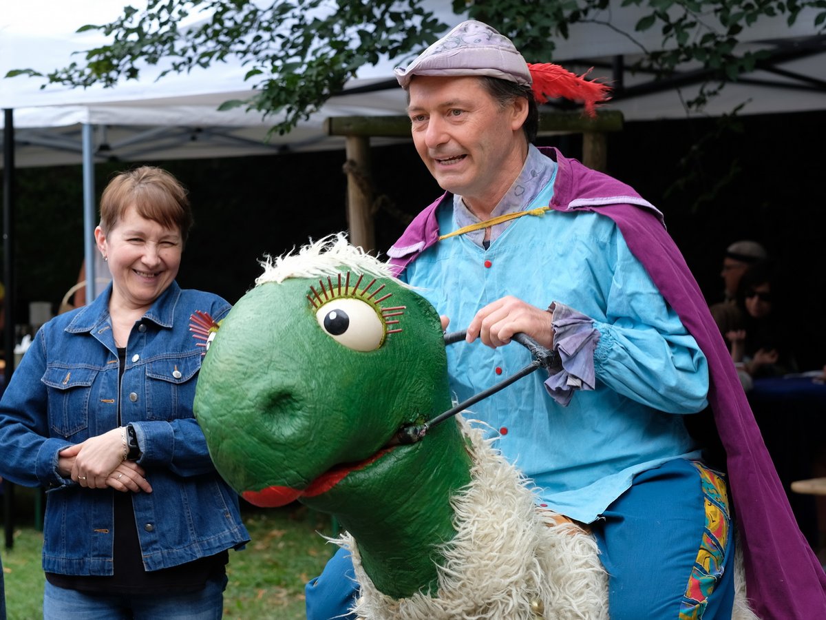 Katzen in Northeim aufgepasst: Riesenmaus gesichtet! Am Samstagabend (3.9., 20 Uhr) wird sie erstmals einen Ausflug in die Stadt machen. Nicht allein - auch der Schmunzeldrache, das gehörnte Tier und der lustige Vogel werden sich zur "Nacht der Puppen" erstmals blicken lassen.