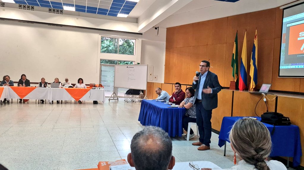 WilliamOrozDaz's tweet photo. 🧑🏻‍💻💡Muy complacido participando en la regional @SENACauca en el cierre del Bootcamp de liderazgo para evaluación de proyectos de Formación Continua Especializada, participan 26 representantes de varias regionales de @SENAComunica #SENAConLasEmpresas https://t.co/rn5dRIqUXs
