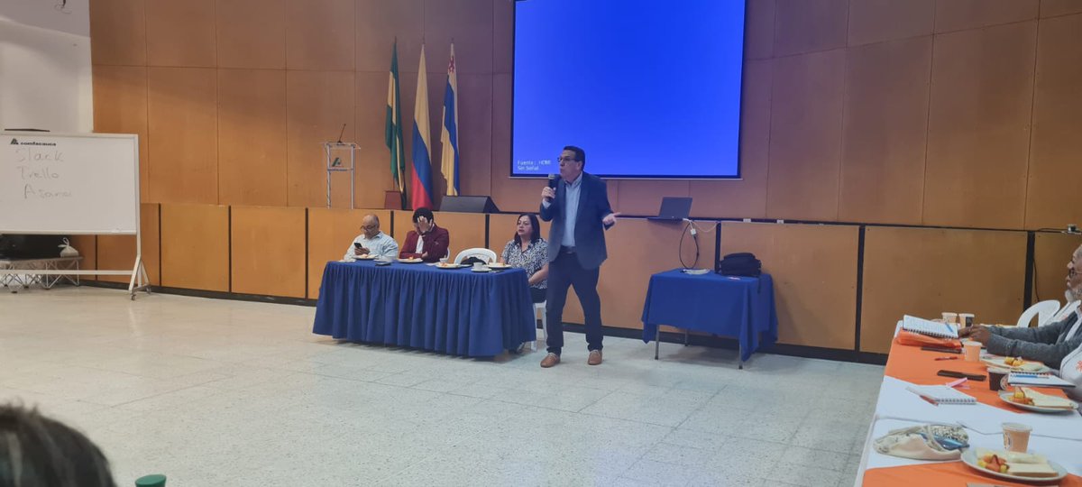 WilliamOrozDaz's tweet photo. 🧑🏻‍💻💡Muy complacido participando en la regional @SENACauca en el cierre del Bootcamp de liderazgo para evaluación de proyectos de Formación Continua Especializada, participan 26 representantes de varias regionales de @SENAComunica #SENAConLasEmpresas https://t.co/rn5dRIqUXs
