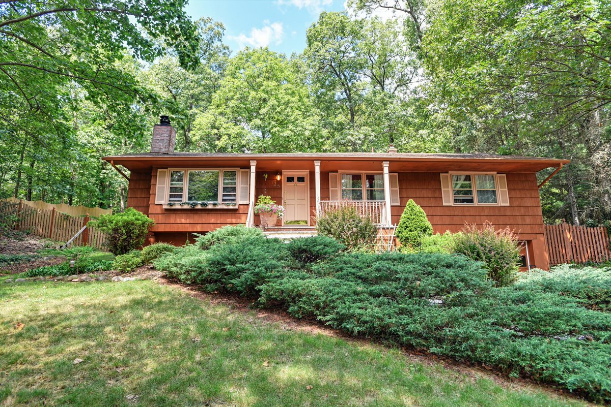 RNElite's tweet photo. Check out our #listing in #Ringwood #NJ  #realestate #realtor https://t.co/Ea0MsA8jKK https://t.co/Lq7ycKOuij