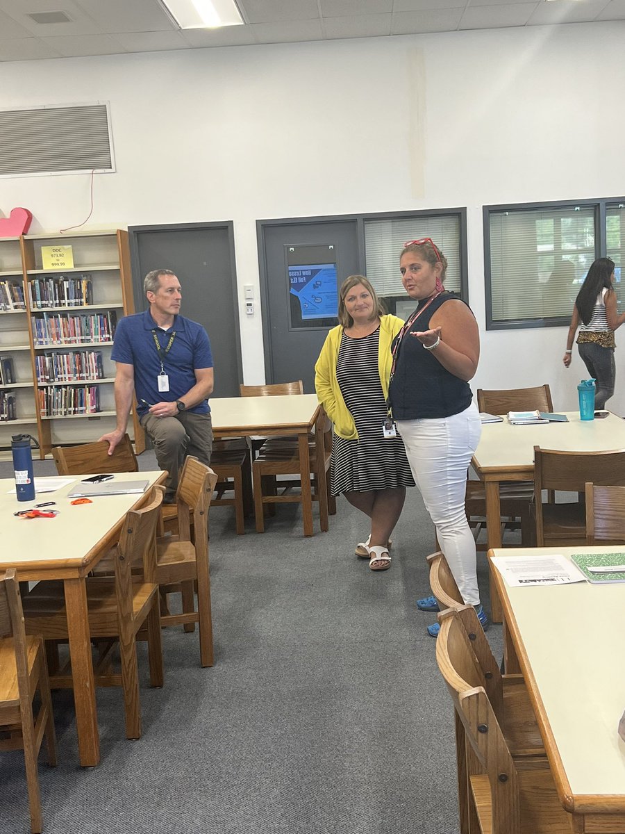 learnandteach04's tweet photo. Sheltered Instruction & Strategies for #ScaffoldingUp r grt for all our learners! These #rockstar @ccsd21 #Edus engaging in after school PD #21LanguageServices #21Learns #EmpoweringEveryStudentEveryDay https://t.co/jI7OI4mM25