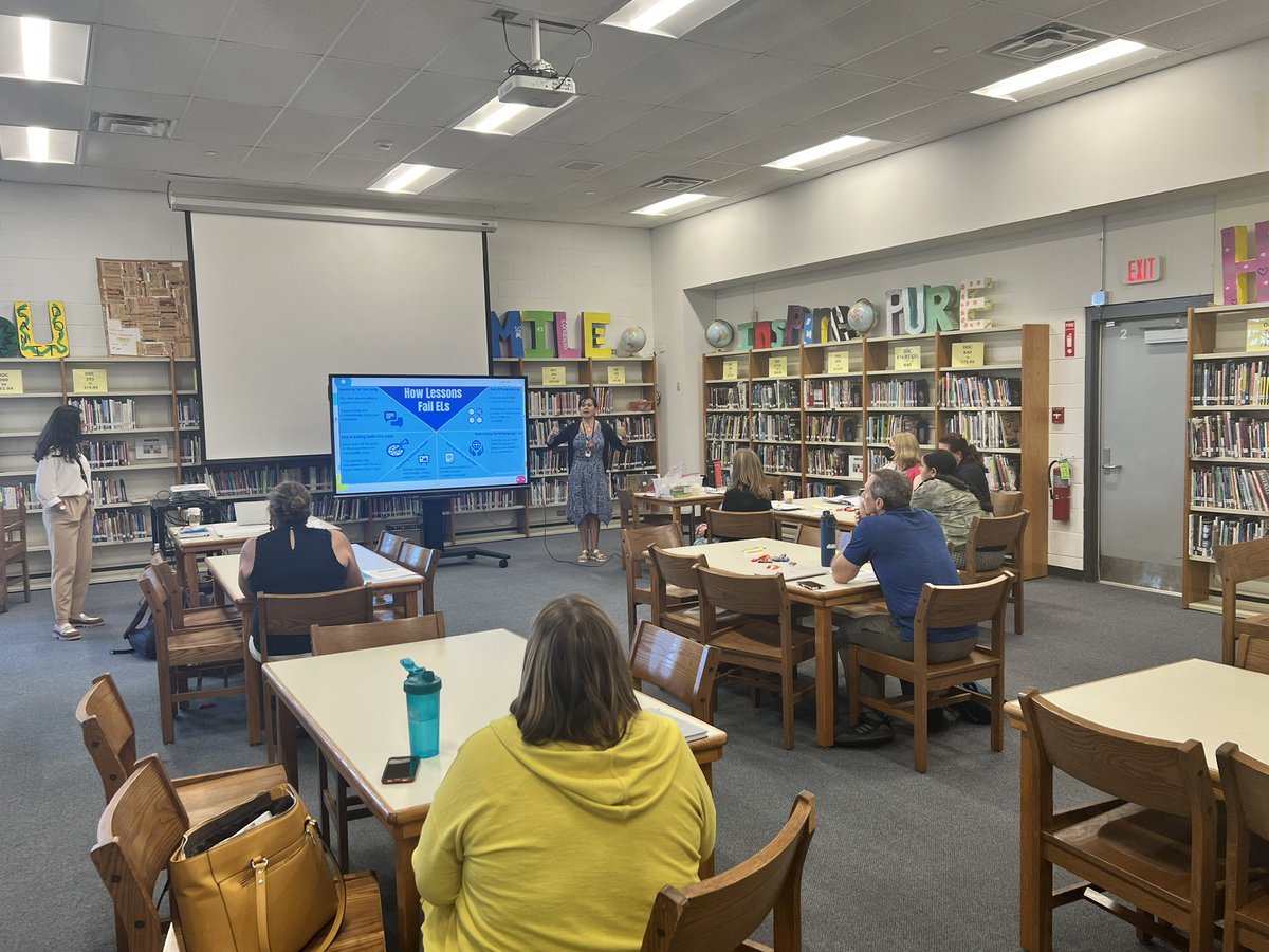 learnandteach04's tweet photo. Sheltered Instruction & Strategies for #ScaffoldingUp r grt for all our learners! These #rockstar @ccsd21 #Edus engaging in after school PD #21LanguageServices #21Learns #EmpoweringEveryStudentEveryDay https://t.co/jI7OI4mM25