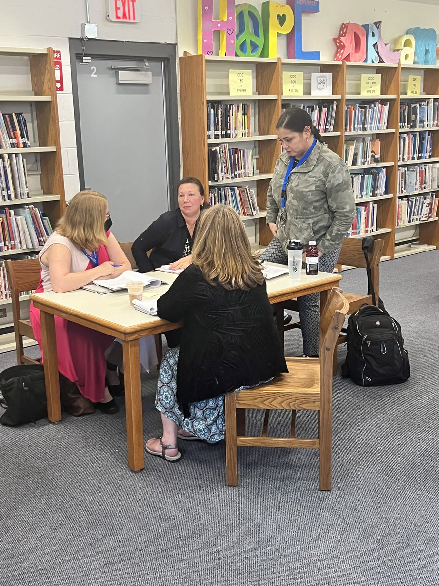 learnandteach04's tweet photo. Sheltered Instruction & Strategies for #ScaffoldingUp r grt for all our learners! These #rockstar @ccsd21 #Edus engaging in after school PD #21LanguageServices #21Learns #EmpoweringEveryStudentEveryDay https://t.co/jI7OI4mM25