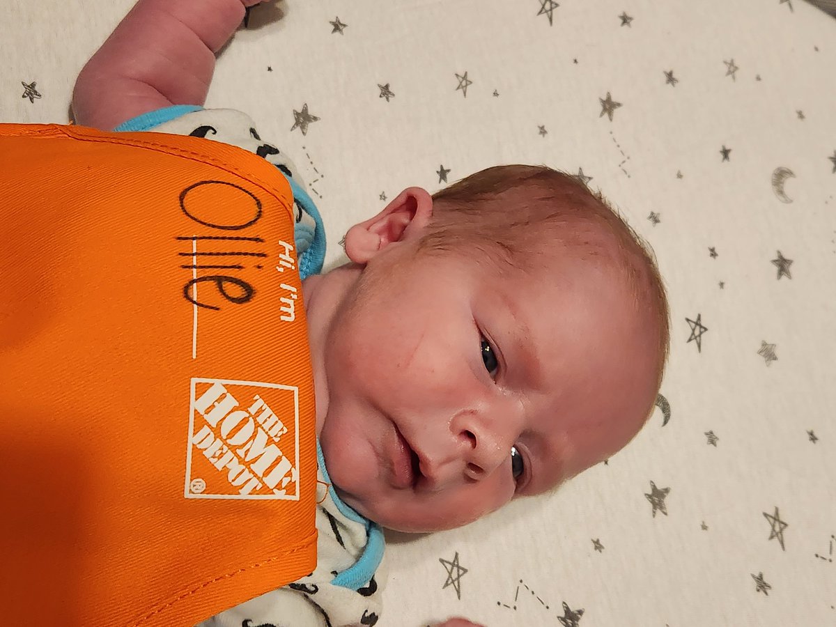JuliannTHD's tweet photo. After 9 months of on the job training, baby Ollie is here! Thanks @wilson_chelsy for honoring him as associate of the month at 2915! https://t.co/rIfjGWDkTn