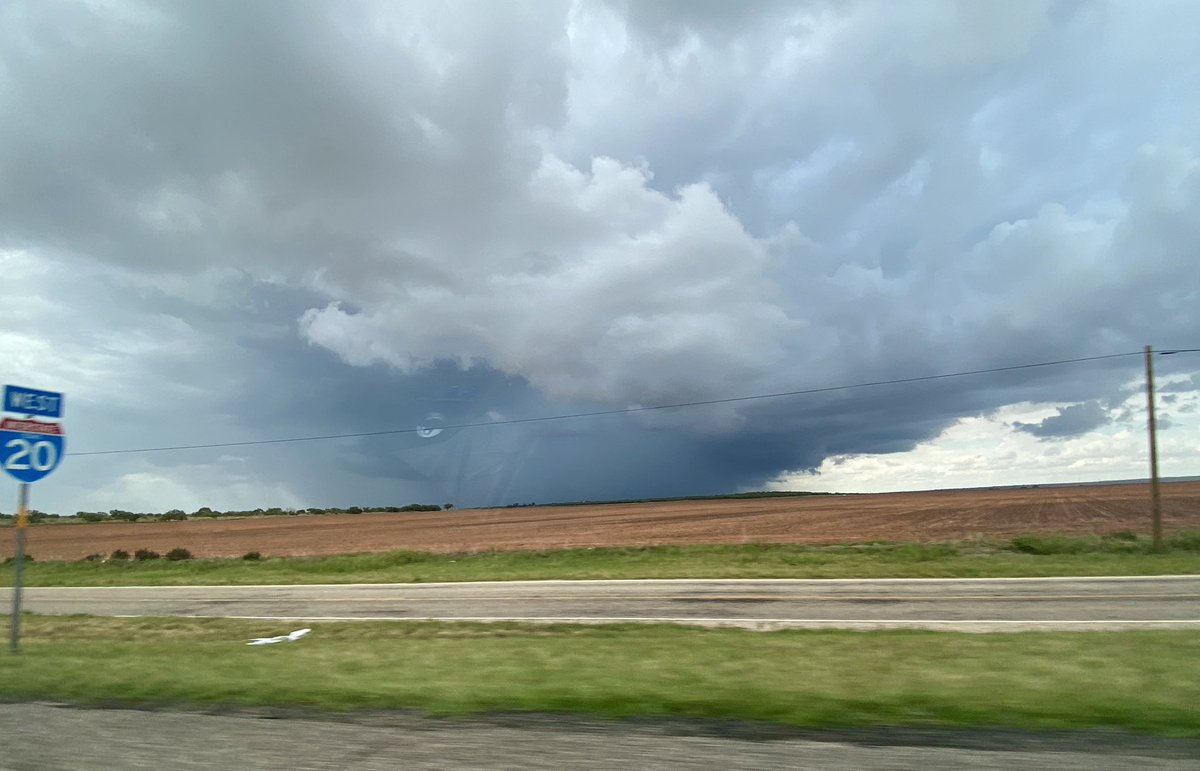 chris_kratovil's tweet image. An impressively stormy afternoon in West Texas. #TexasWeather #TexasStorms @TxStormChasers @newswest9