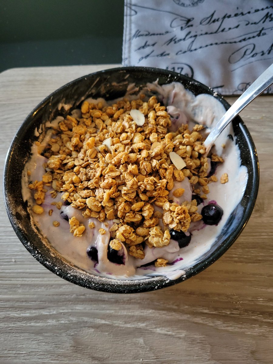 JansonGunn's tweet photo. @Razmasta247 Maybe you just haven't found the right yogurt yet

Definitely don't want to be eating something you don't enjoy.  Not sustainable at all

This is what I eat and I look forward to it every morning https://t.co/x3UQbAI0HV