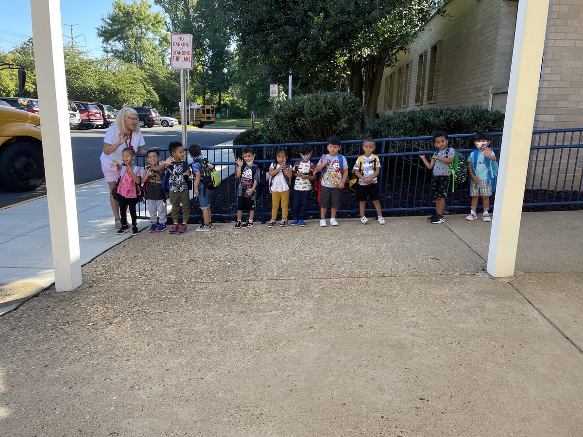 mrsvandawalker's tweet photo. It was a wonderful week 2 at ⁦@ShrevewoodES⁩! Have a safe and fun long weekend everyone! ☺️ ⁦@JDeSmyter⁩ https://t.co/BDZwsQhgsj