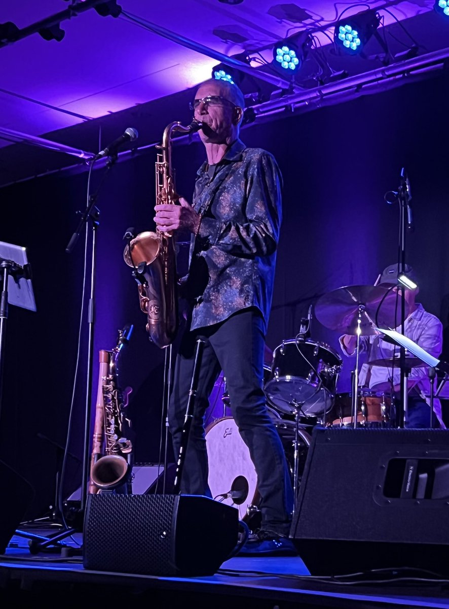 marka999's tweet photo. after a bit of a Summer break for festival season, gigging is back on the agenda
@SnakeDavis at @mbro_townhall crypt - perhaps a little more mellow than my usual fare but very enjoyable nonetheless
#GigListMA2022
#gig16
⚡️🎶🎷🎶⚡️ https://t.co/SZdo2Ttiq8