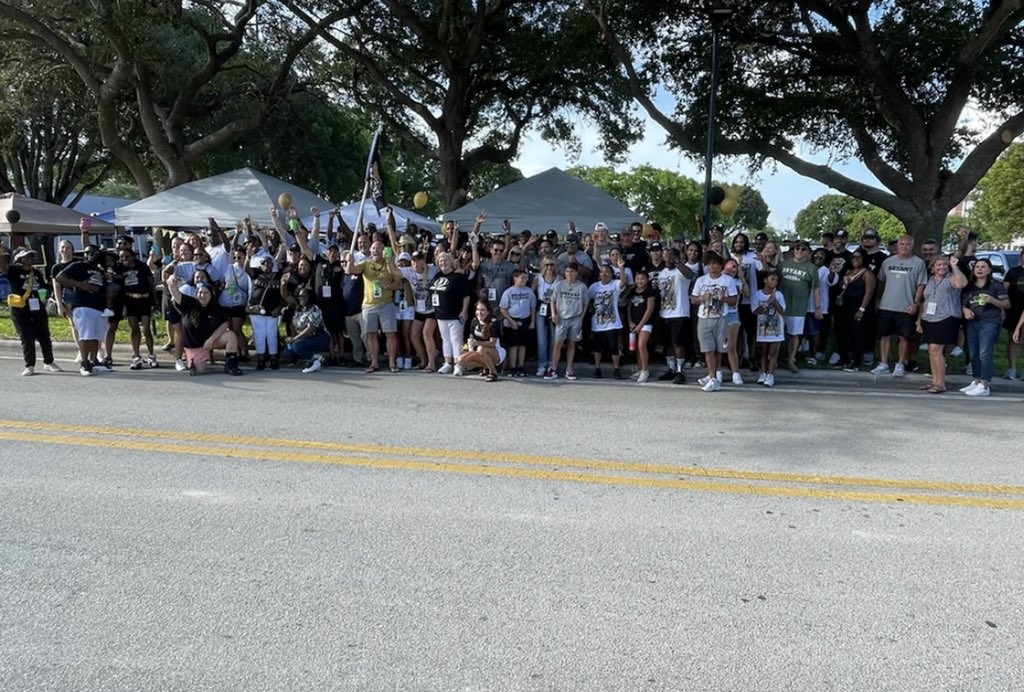 marctags22's tweet photo. Big turnout by the bulldogs at Florida international tonight. Let’s go dogs! 🐶🏈 @BryantUFootball @CMerrittMT https://t.co/j8xBxDze8y