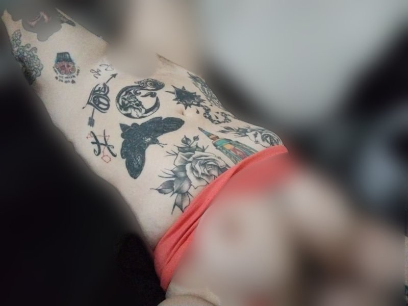 VixenRaye's tweet photo. #comesee the #unedited version and the entire #set of photos on my #onlyfans 
First 10 new subscribers get a  #slippery #suprise  in their DMs. #tattooedcommunity #tattooedbabes #contentcreator #tattooedwomen #customvideos #nipplepiercings  #rosetattoo #SpicyPage #sellingcontent https://t.co/ttCffGs1lU