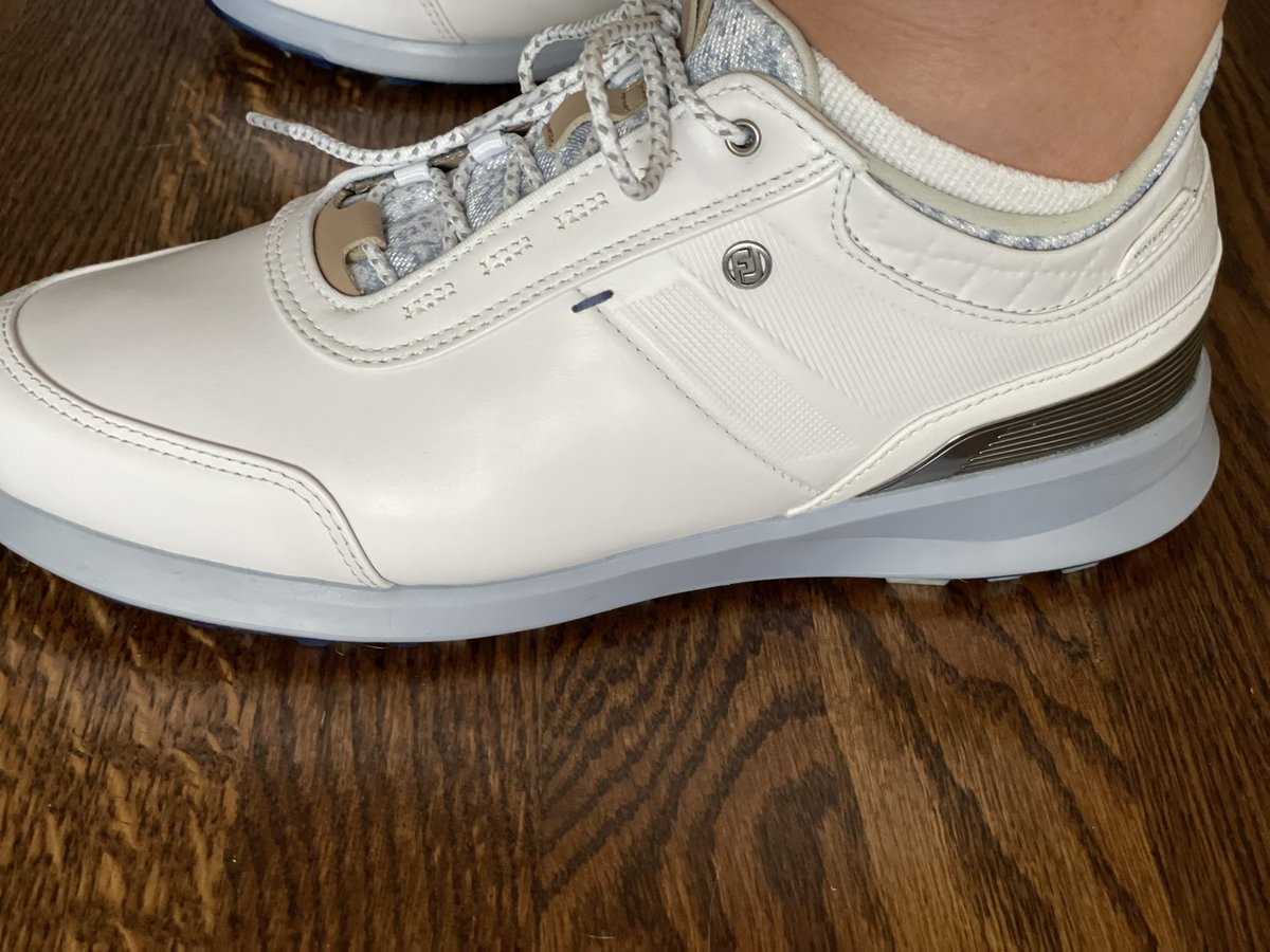 SheSchro's tweet photo. Best shoes ever! Thanks @chasingscratch0 @FootJoy Can already tell these are the @carlweathers of golf shoes. #lglg #clouds #imfancy #mademyyear https://t.co/RSeCR59PU9