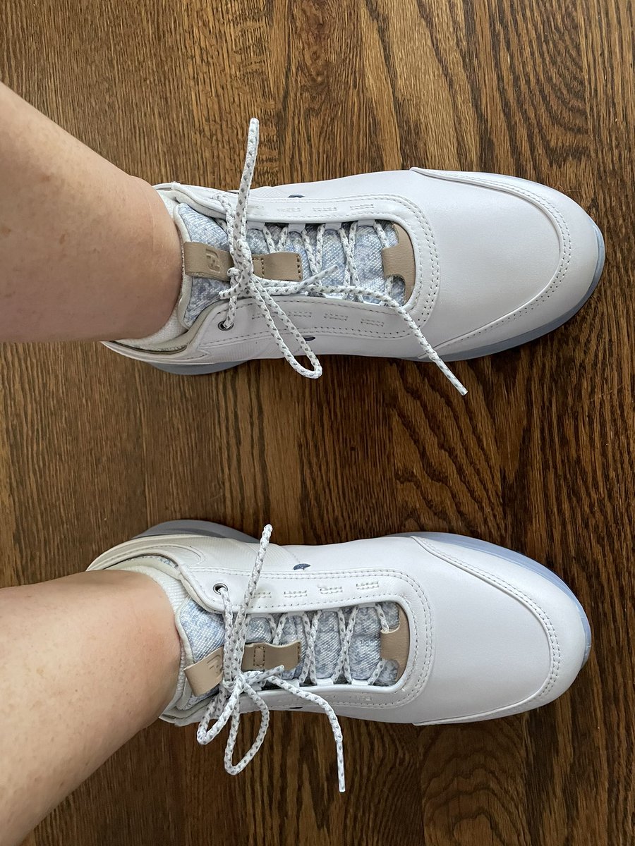 SheSchro's tweet photo. Best shoes ever! Thanks @chasingscratch0 @FootJoy Can already tell these are the @carlweathers of golf shoes. #lglg #clouds #imfancy #mademyyear https://t.co/RSeCR59PU9
